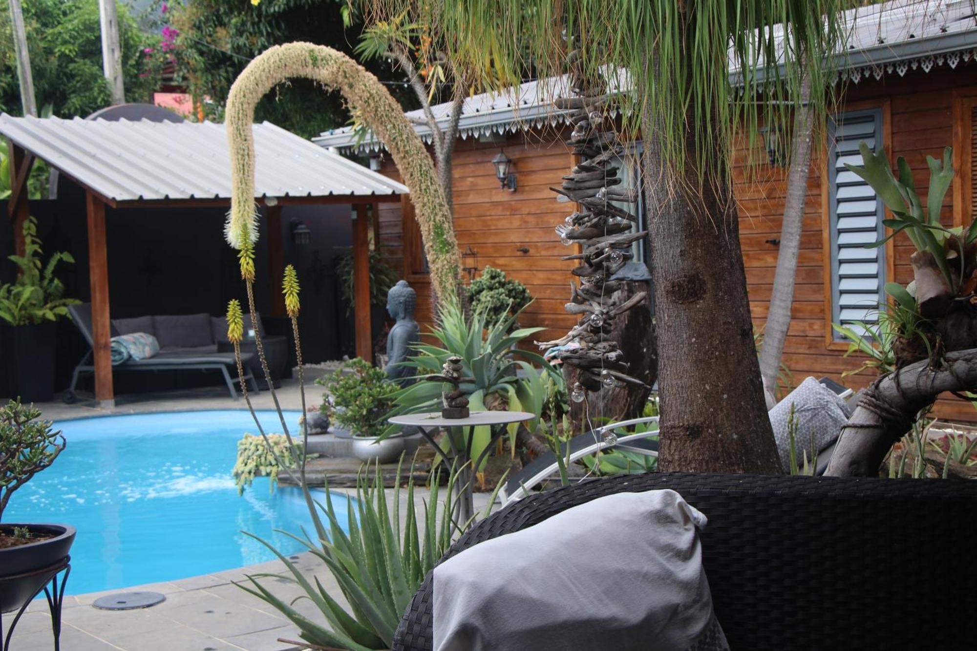 Lodge Le Palissandre à LA LIANE DE JADE 974- jacuzzi privatif - piscine Le Bois de Nefles  Extérieur photo